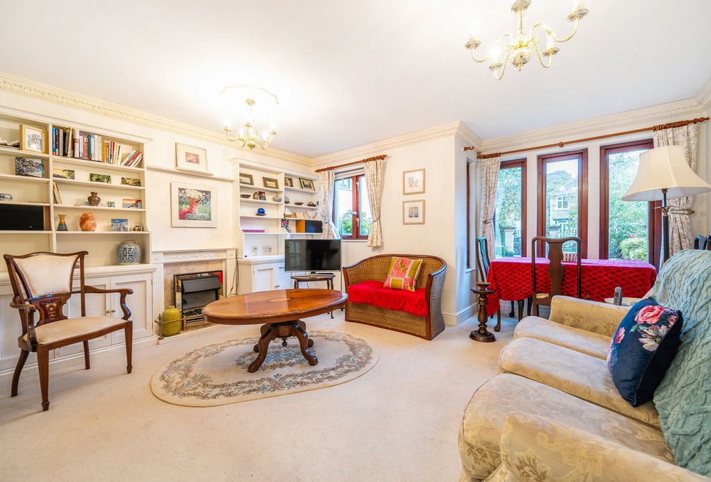 Property photo 2 of 11 Sitting Room