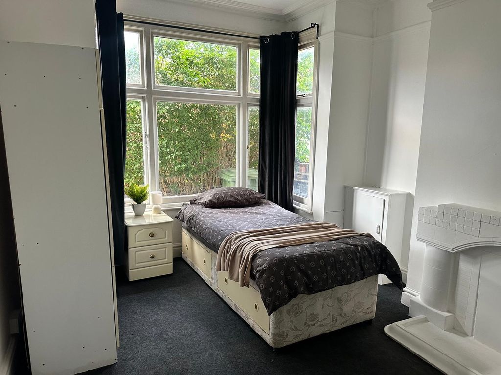 Property photo 1 of 4