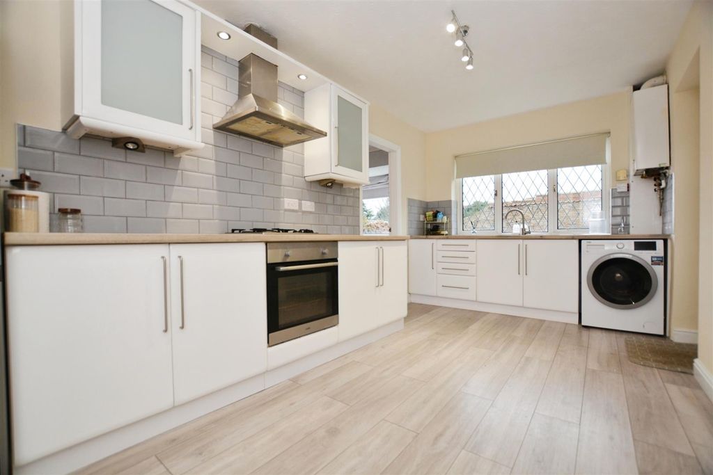 Property photo 2 of 12 Kitchen