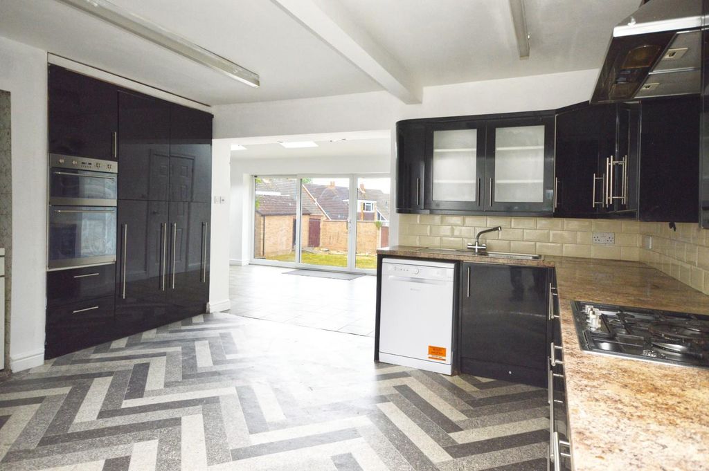Property photo 3 of 27 Kitchen/Breakfast Room