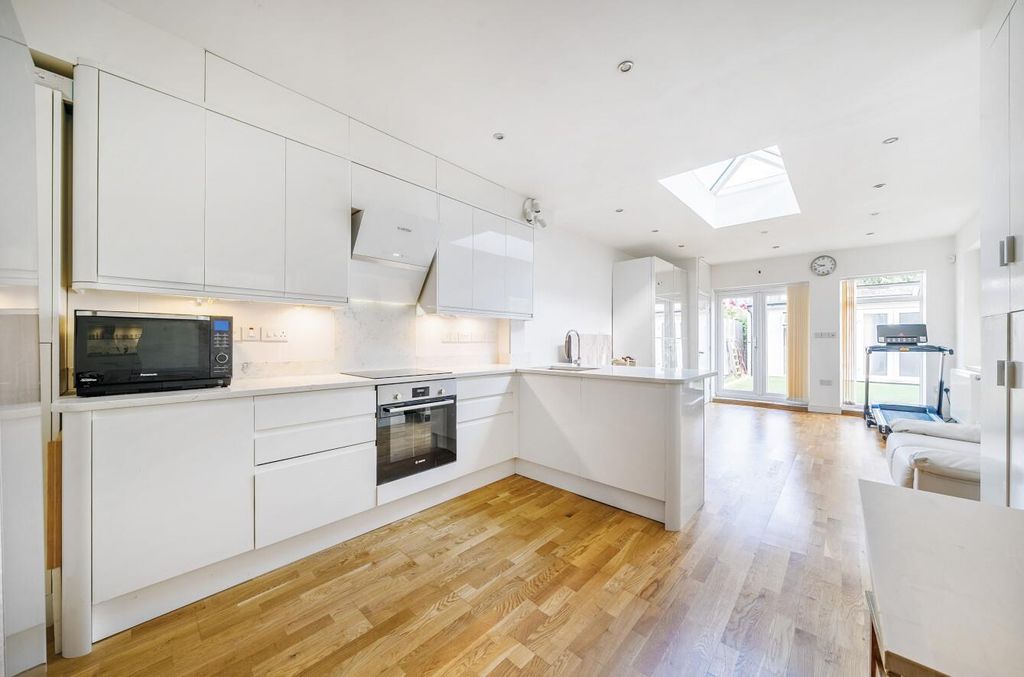 Property photo 1 of 18