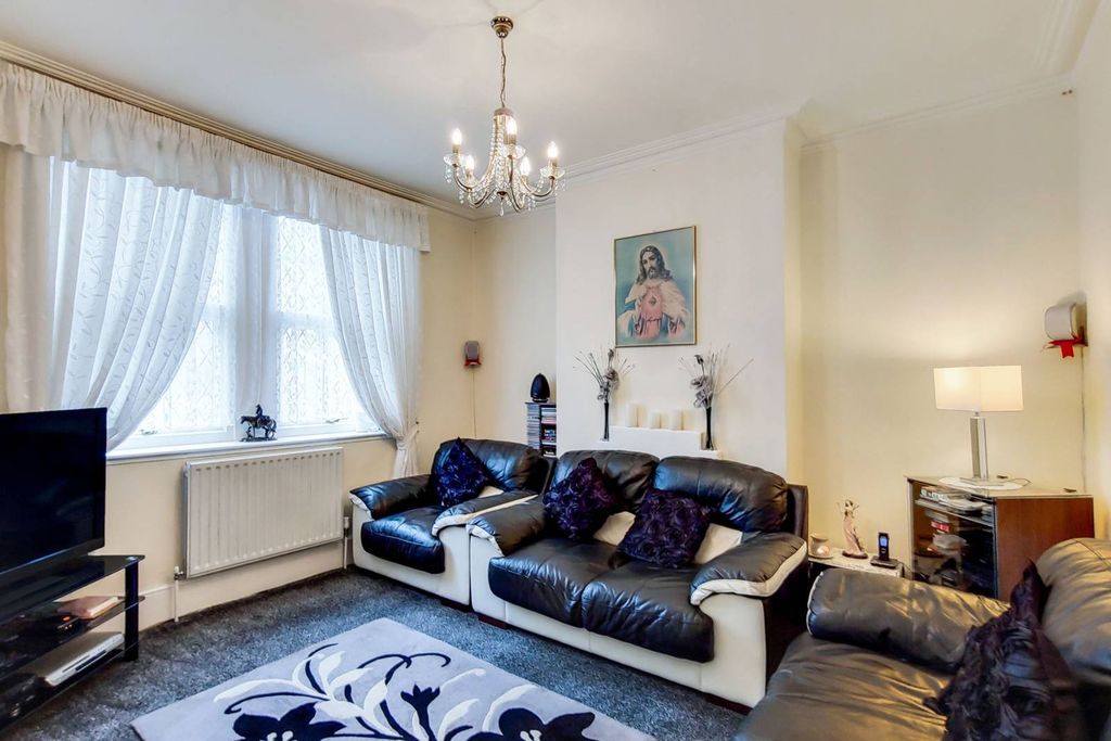 Property photo 2 of 14