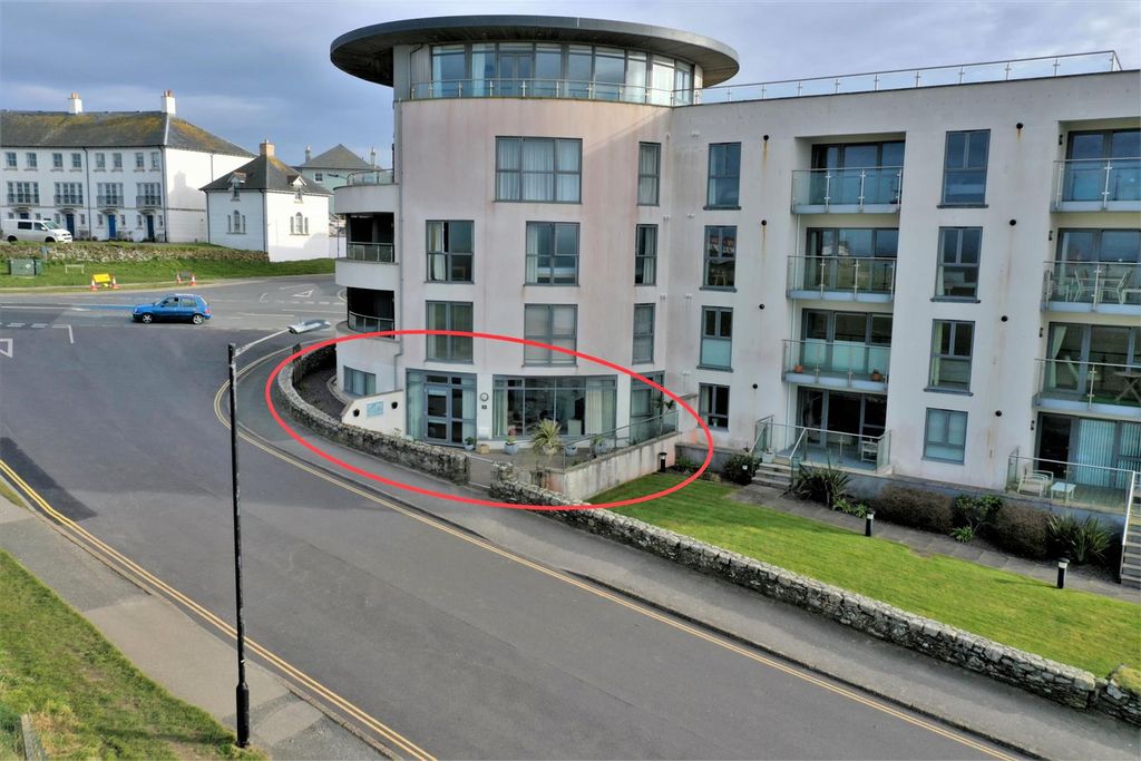 Property photo 2 of 35 Apartment And Terrace