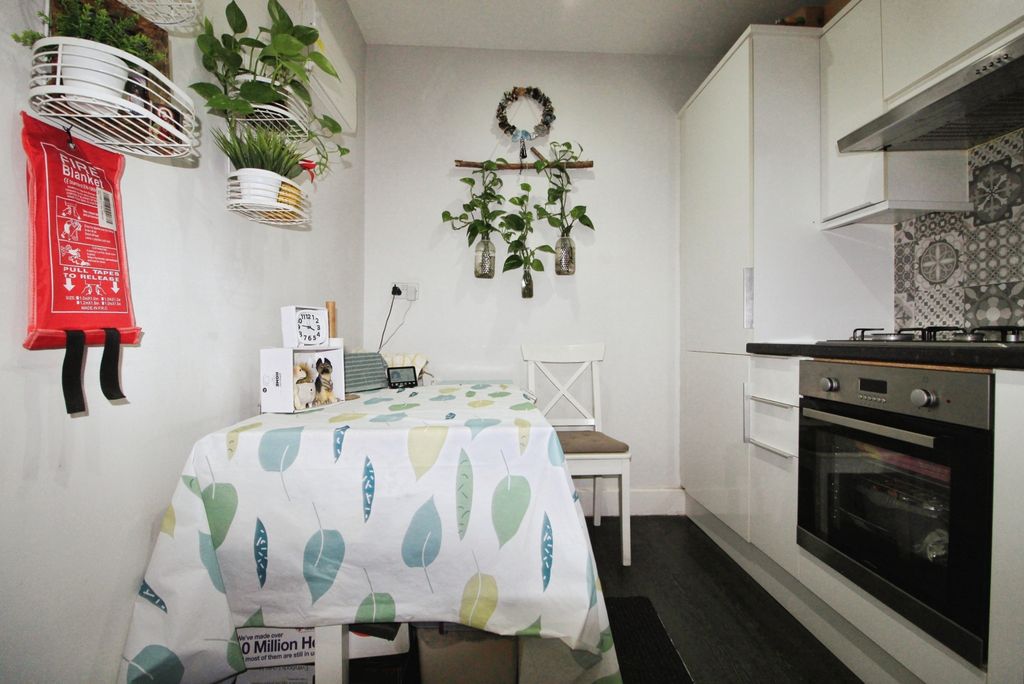 Property photo 3 of 9 Gallery