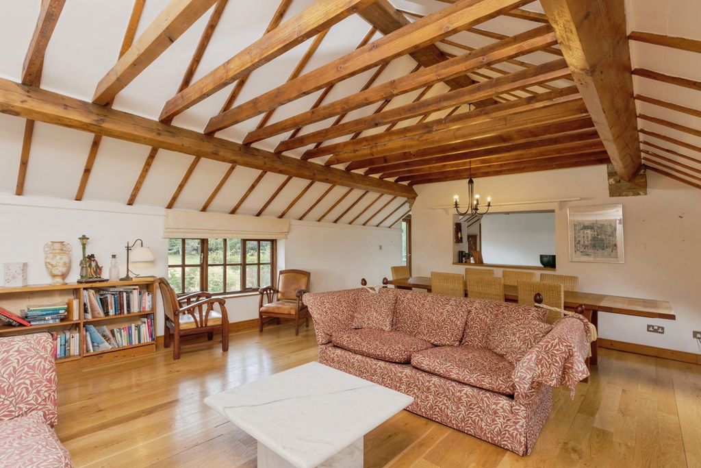 Property photo 2 of 40