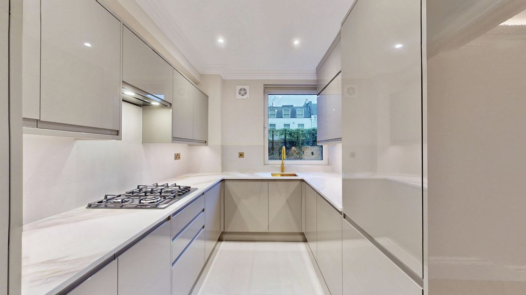 Property photo 1 of 30 Photo 12