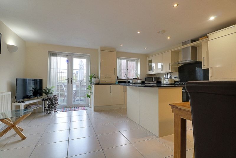 Property photo 2 of 14 Img_1813-Img_1815