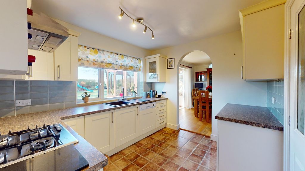 Property photo 2 of 34 3773156