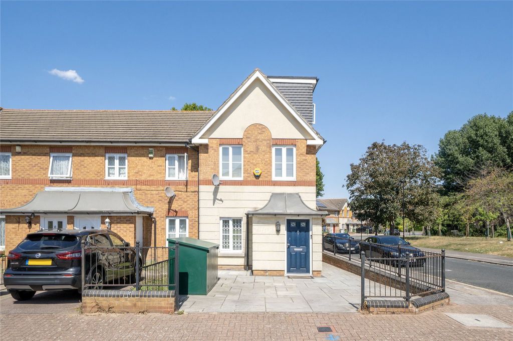 Property photo 1 of 8 External