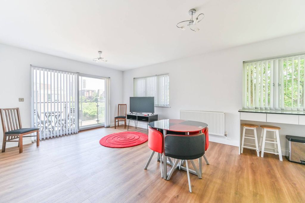 Property photo 2 of 14