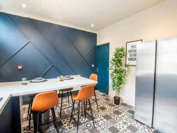 Property photo 3 of 7 Med_106288_3895_Img_