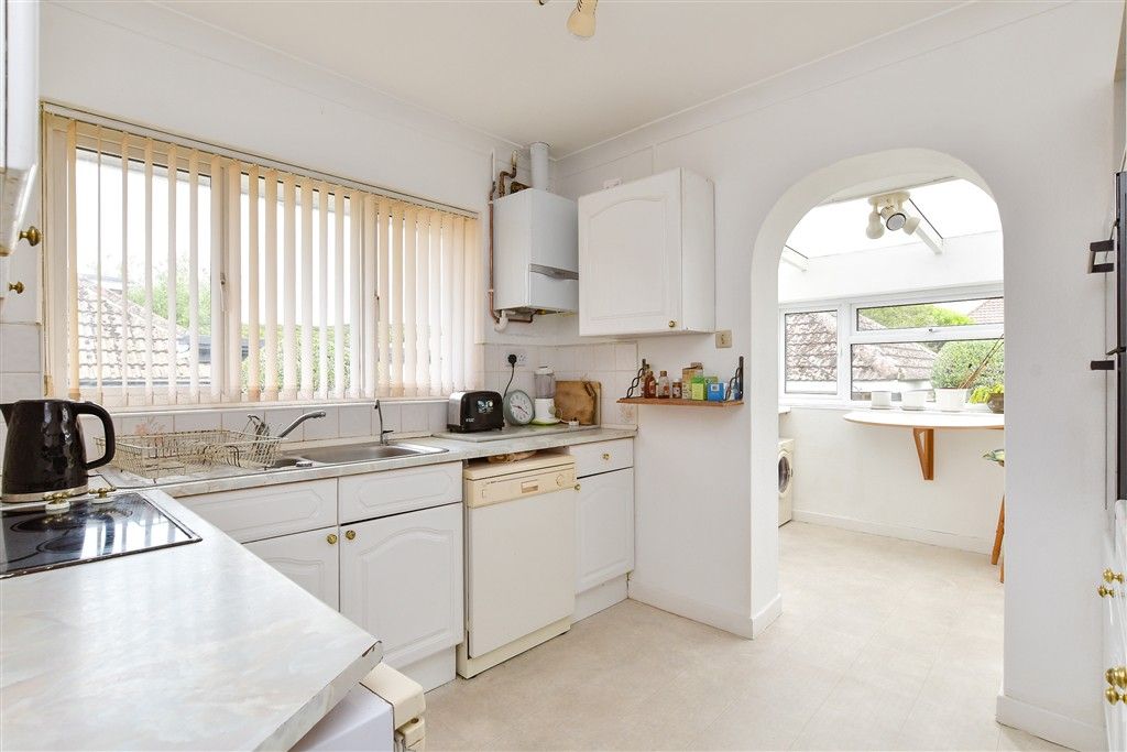 Property photo 3 of 18 Kitchen