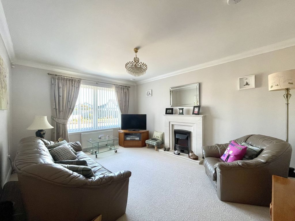 Property photo 3 of 27