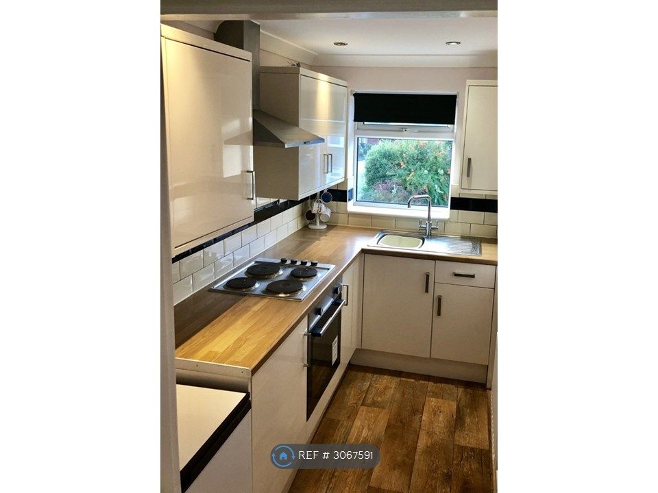 Property photo 2 of 7 Kitchen 1