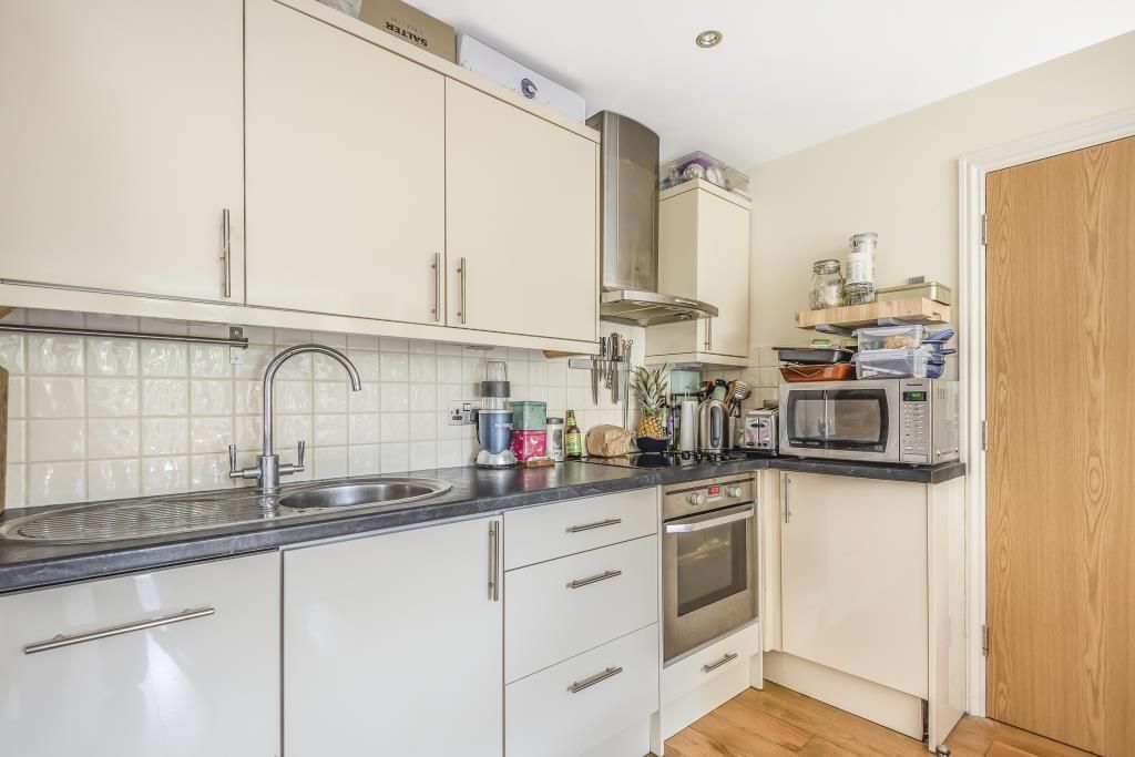 Property photo 3 of 10 Kitchen