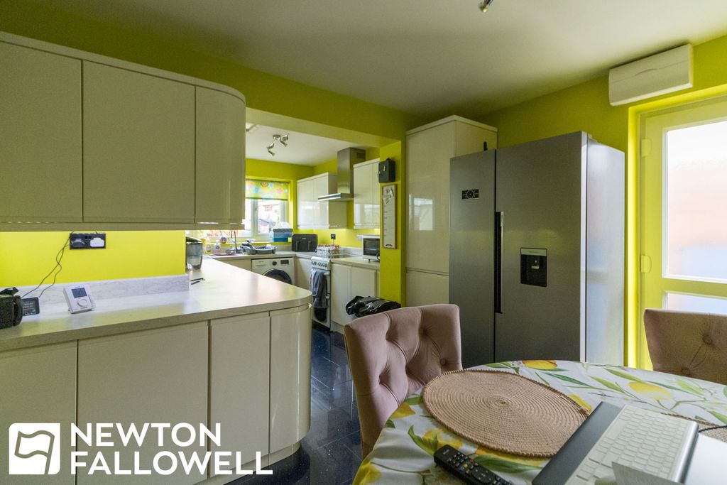 Property photo 3 of 18