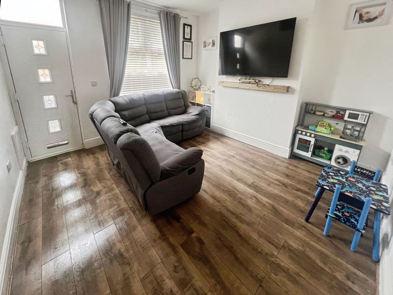 Property photo 3 of 10 Lounge