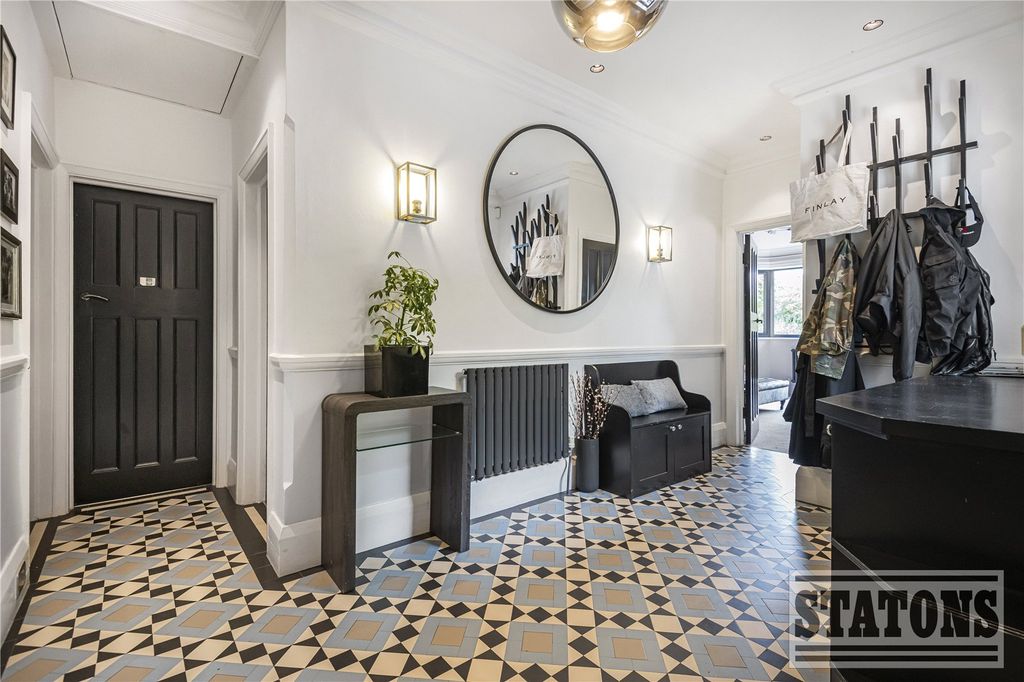 Property photo 3 of 47 Picture No. 16