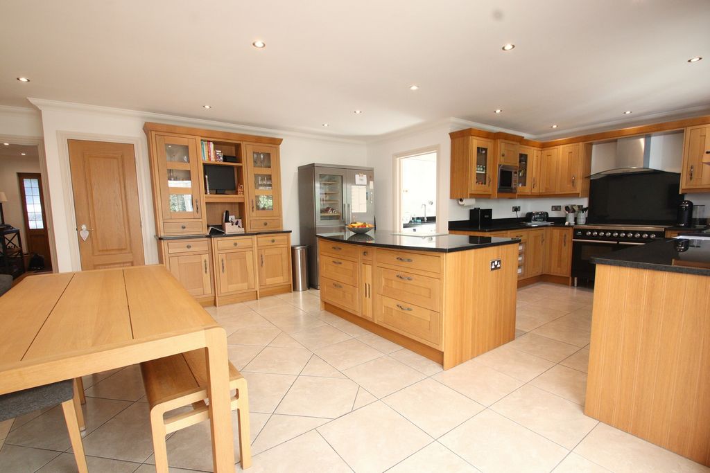 Property photo 2 of 32 Photo 39