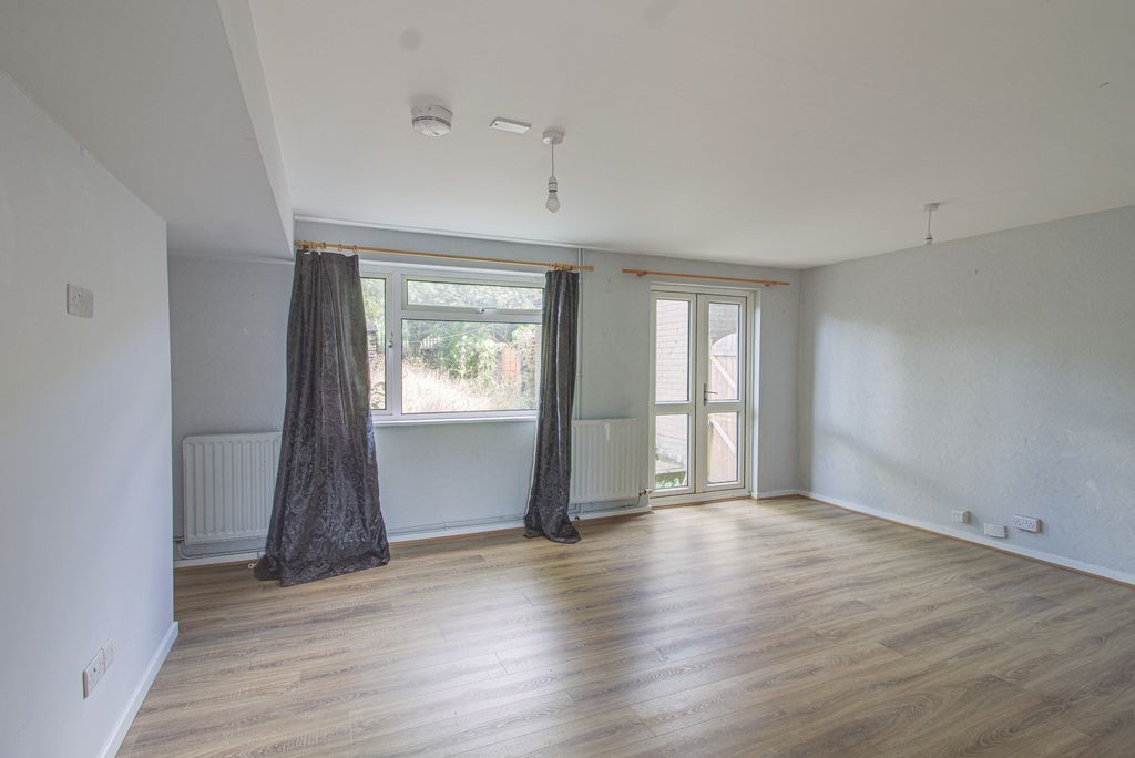 Property photo 2 of 12 Living Room