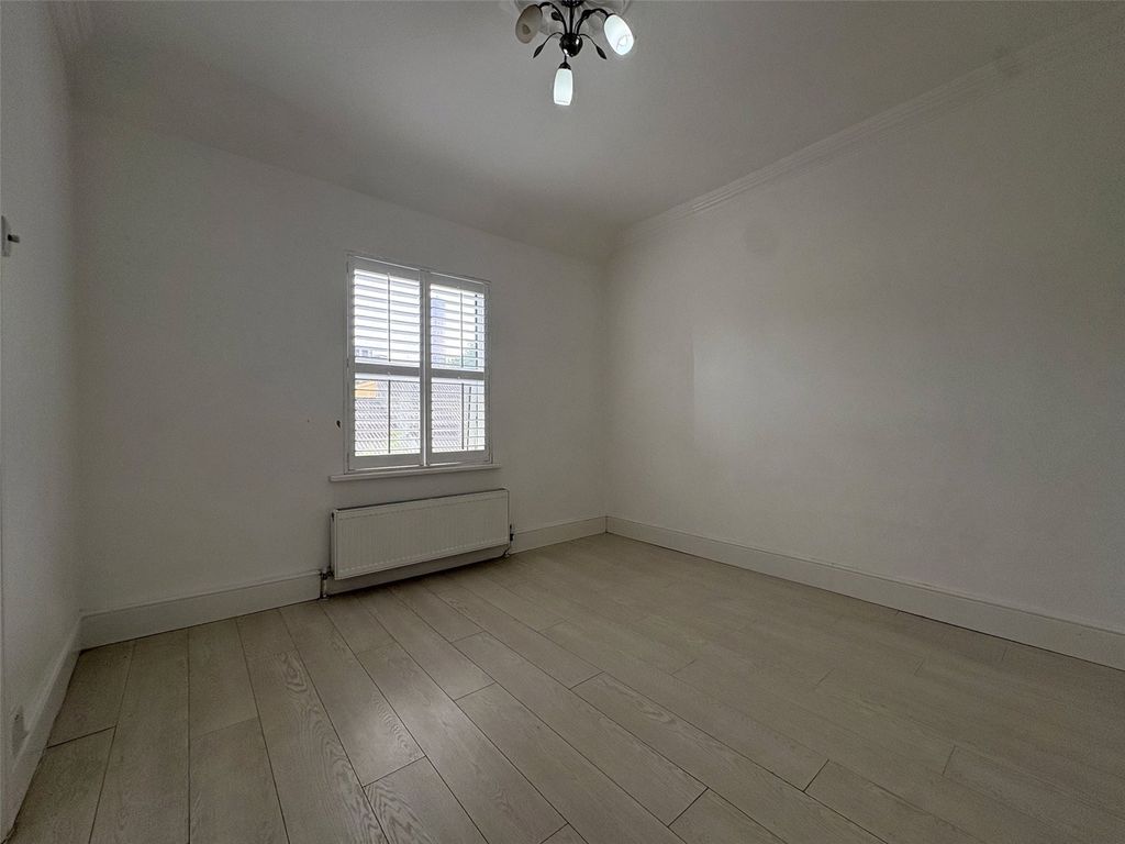 Property photo 3 of 8 Room