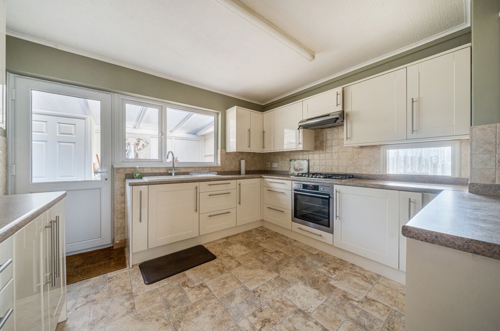 Property photo 1 of 18 1356439-6-68d665c...