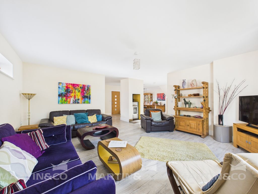 Property photo 2 of 33 Cam02406G0-Pr0506-Still007