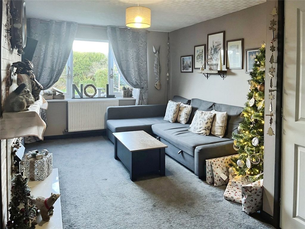 Property photo 2 of 11 Living Room