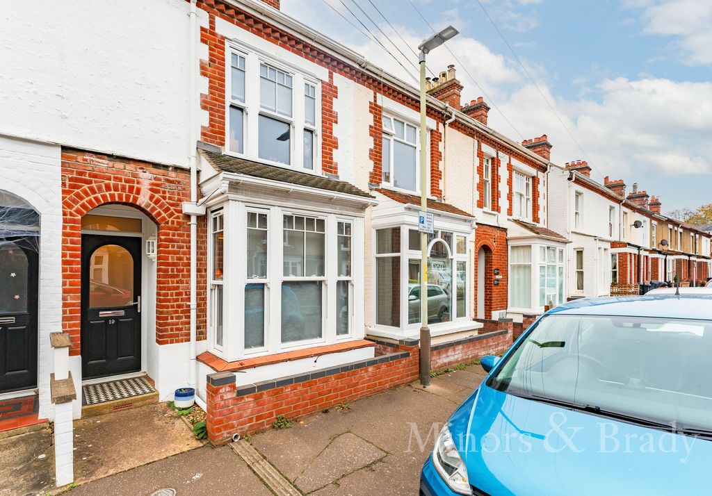 Property photo 1 of 12