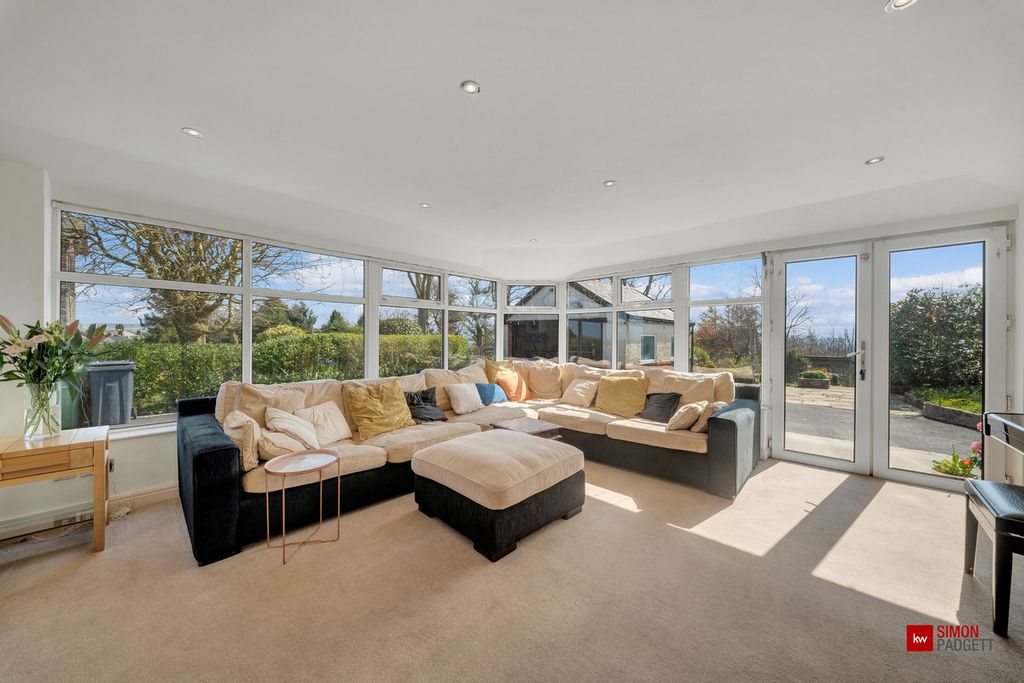 Property photo 3 of 40