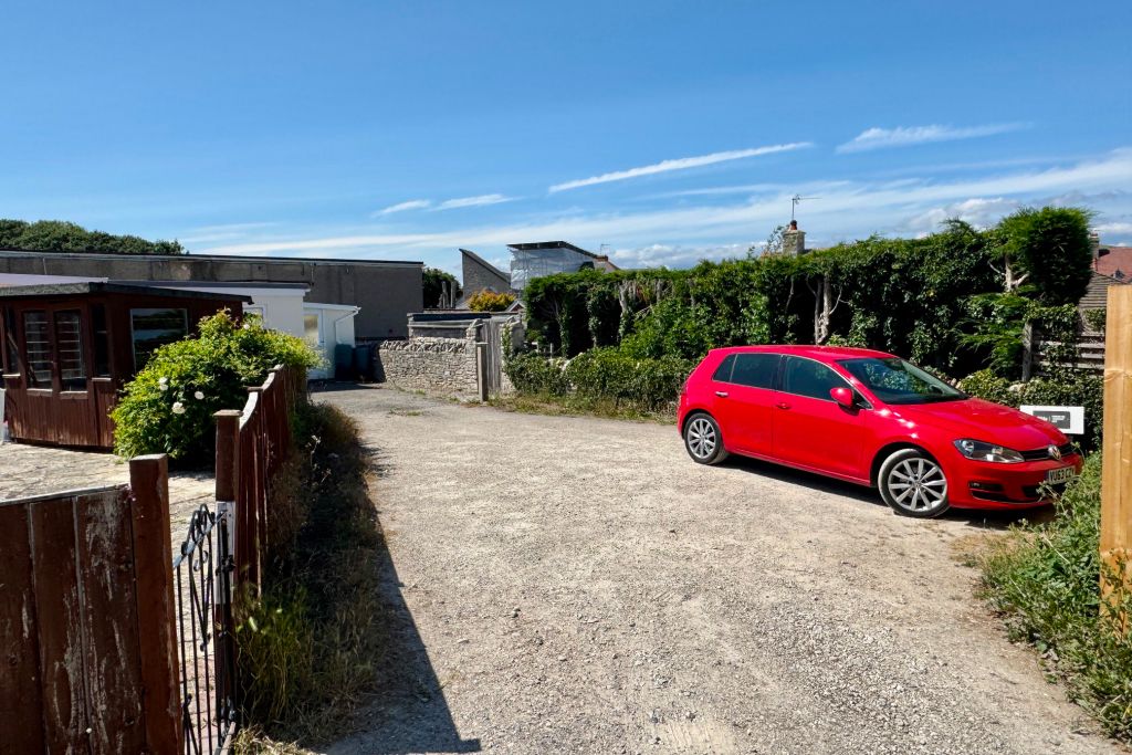 Property photo 3 of 13 Parking