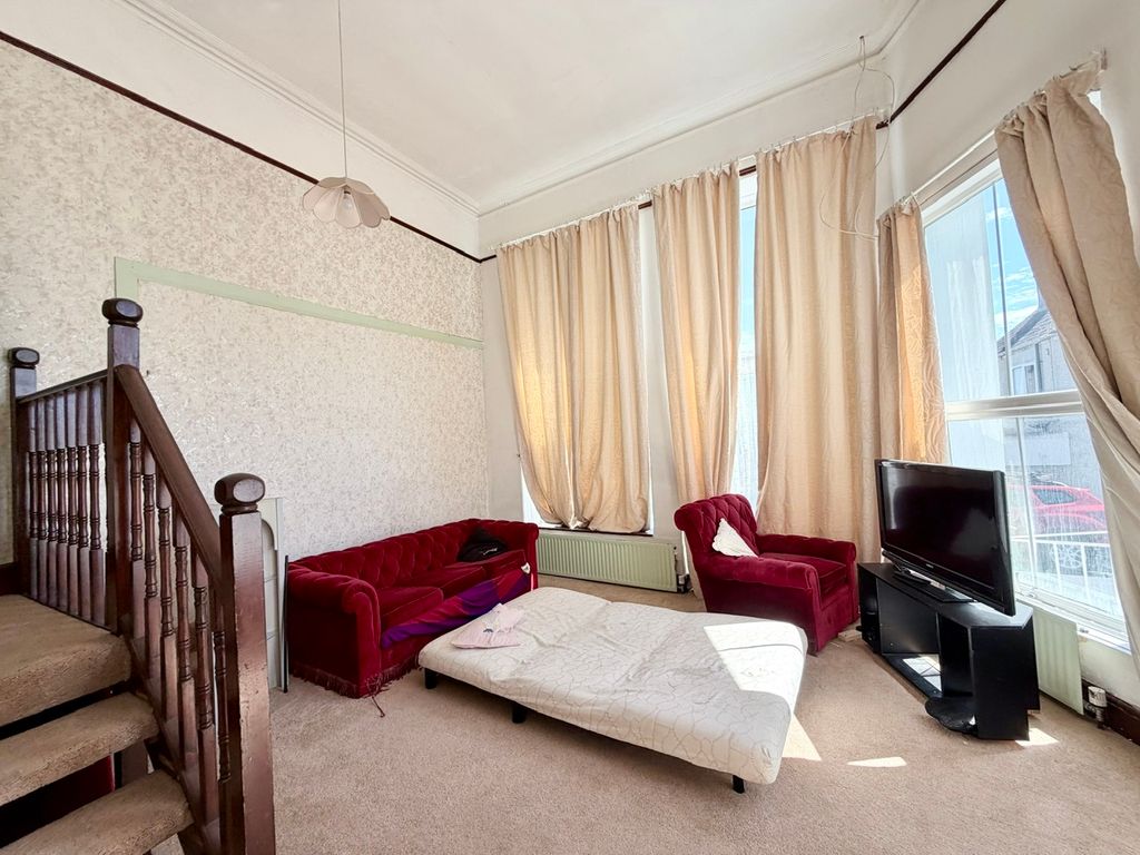 Property photo 3 of 13 Img_4924