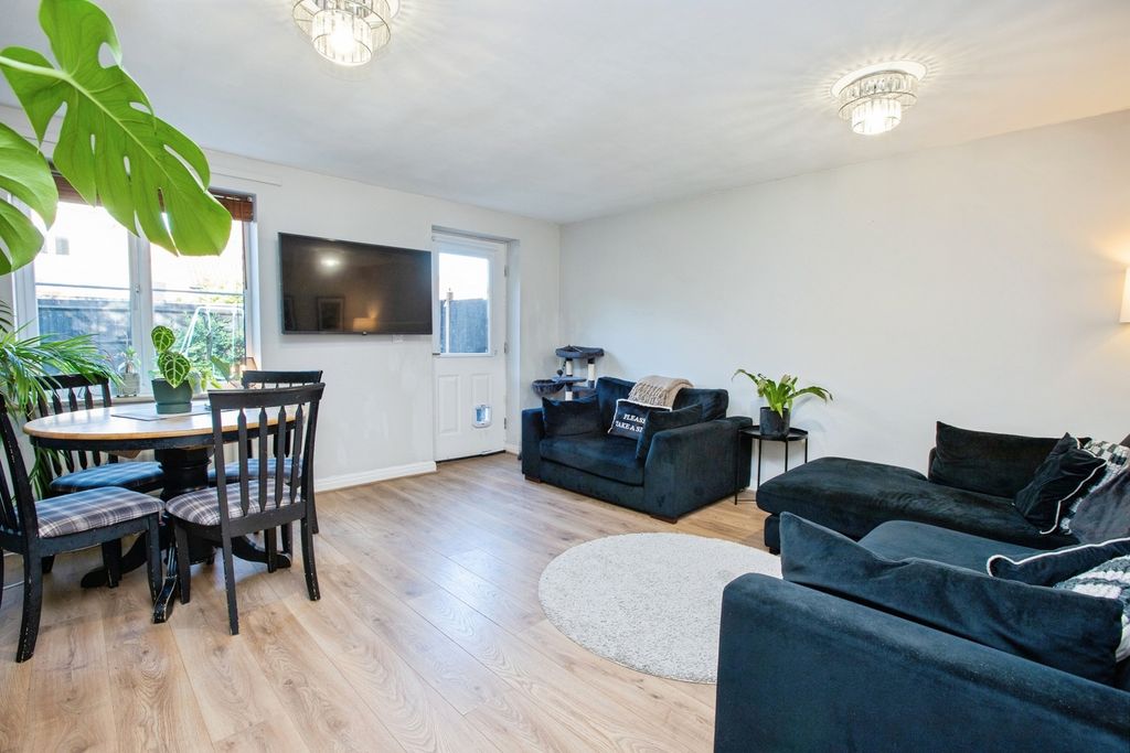 Property photo 3 of 18 Pbox-Img.Jpg