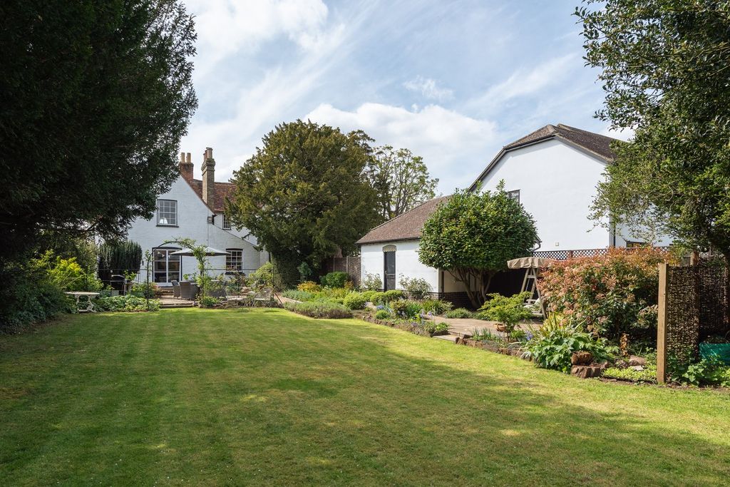 Property photo 3 of 35