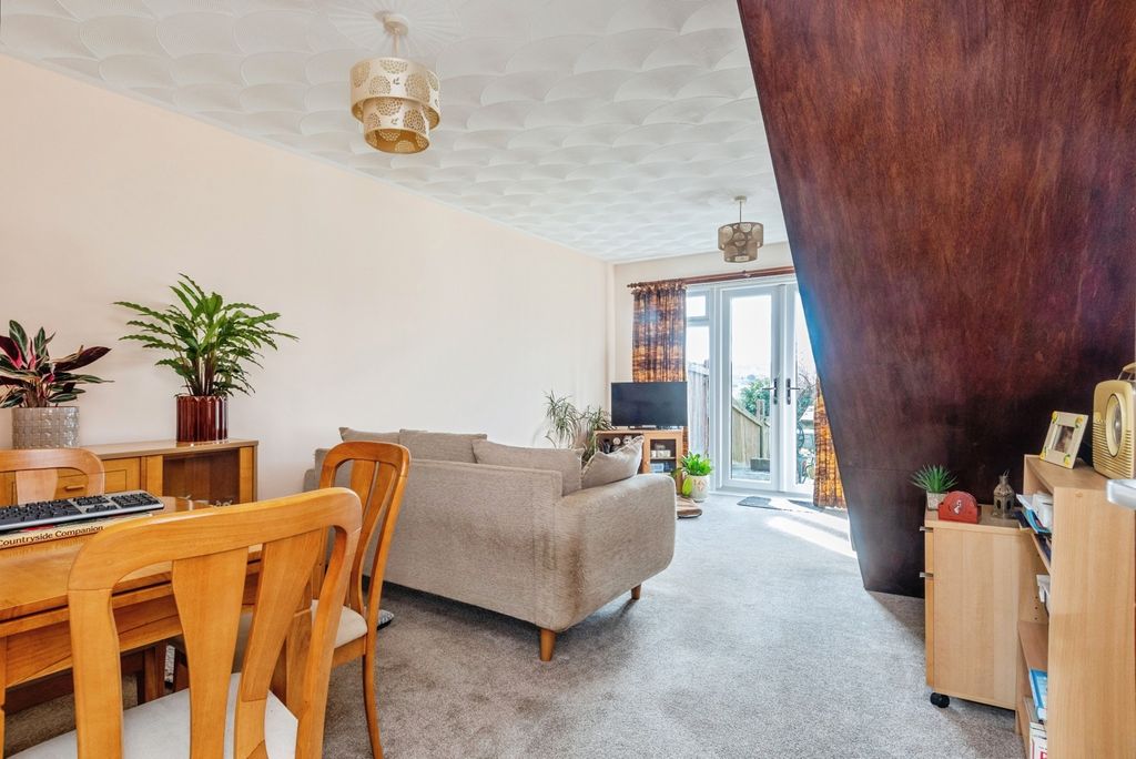 Property photo 3 of 16 Pbox-Img.Jpg