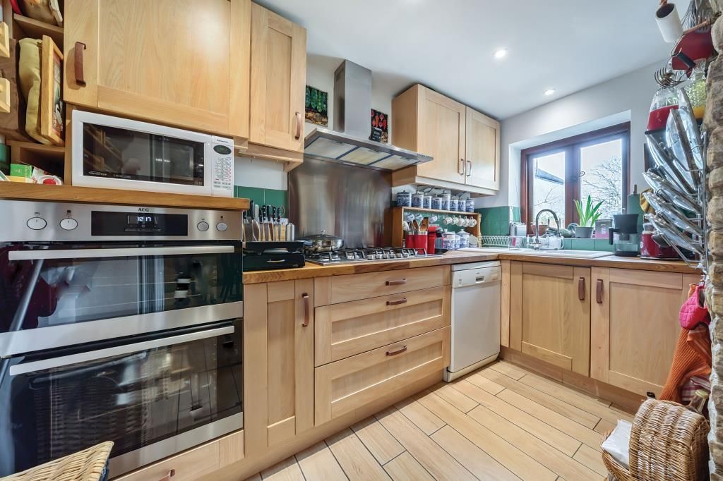 Property photo 3 of 21 Kitchen