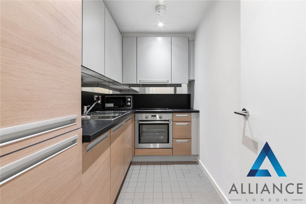 Property photo 2 of 8 Picture No. 15