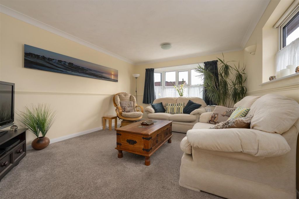 Property photo 3 of 16 Georges Avenue, Seasalter, Whitstable