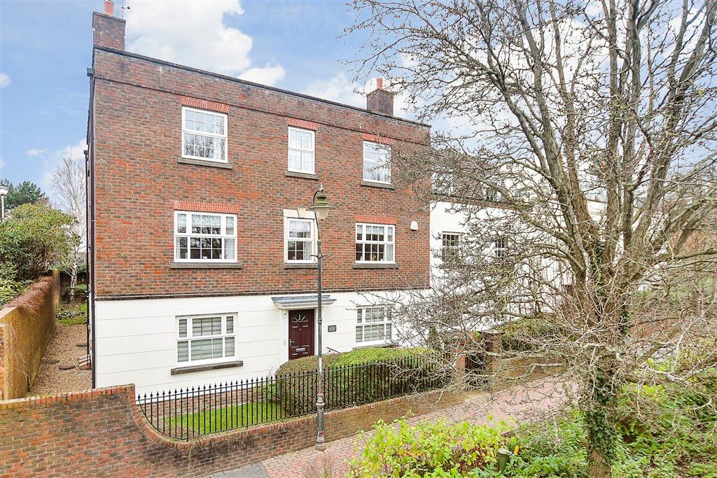 Property photo 1 of 9 External (Brochure)