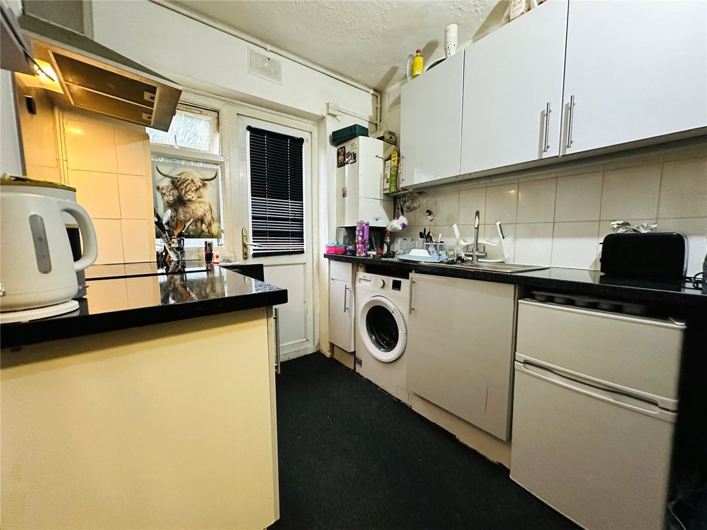 Property photo 3 of 7 Picture No. 06