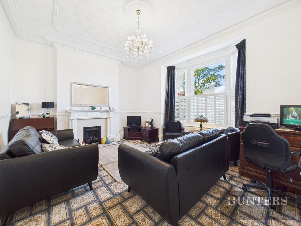 Property photo 3 of 21 Living Room