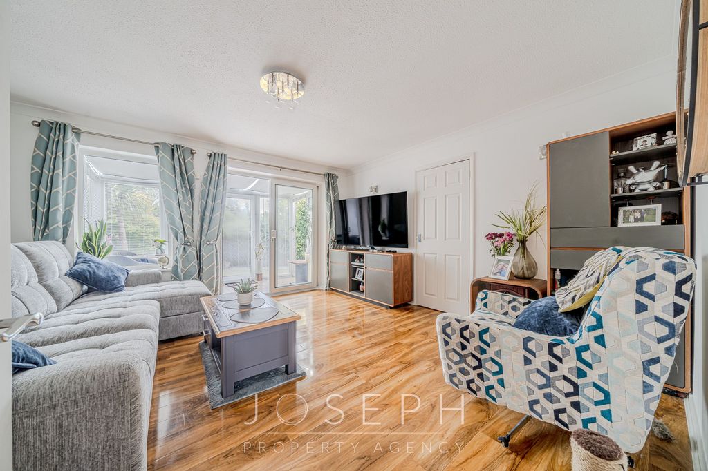 Property photo 2 of 19