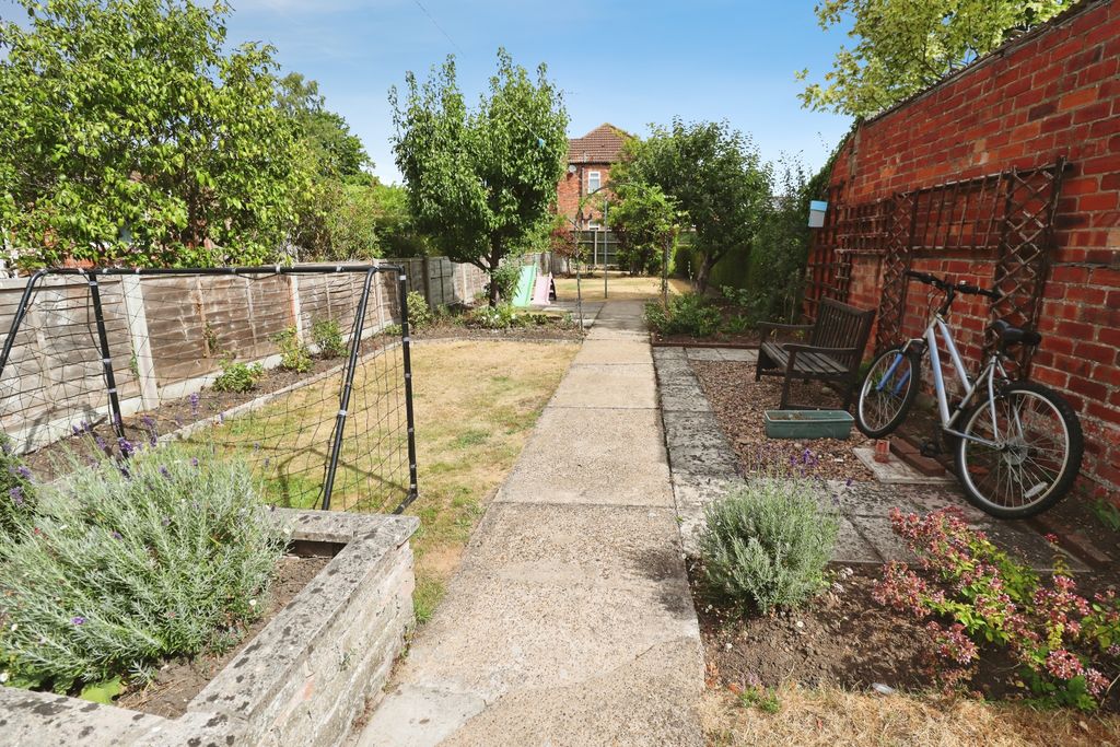 Property photo 2 of 16
