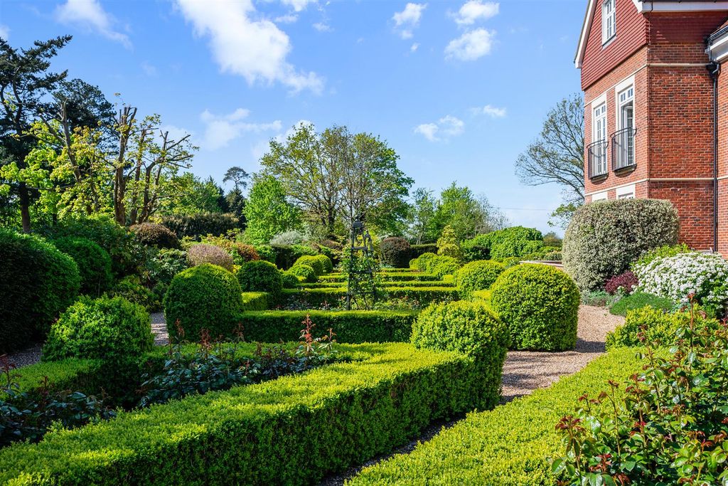 Additional image 37 of 2 bed flat for saleFlanchford Road, Reigate RH2
