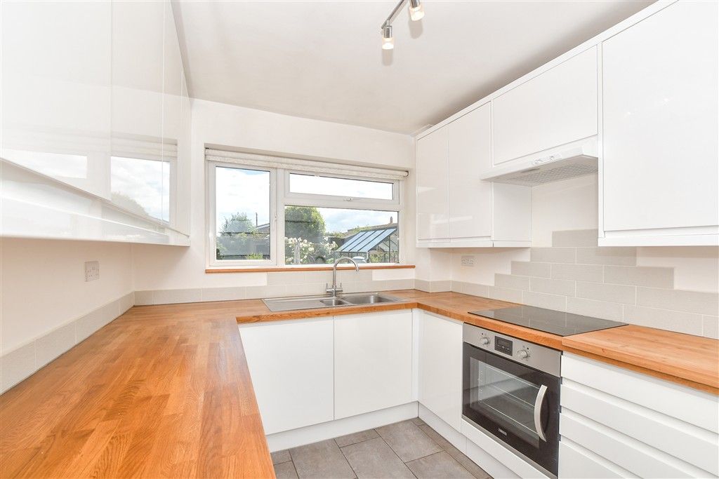 Property photo 3 of 8 Kitchen