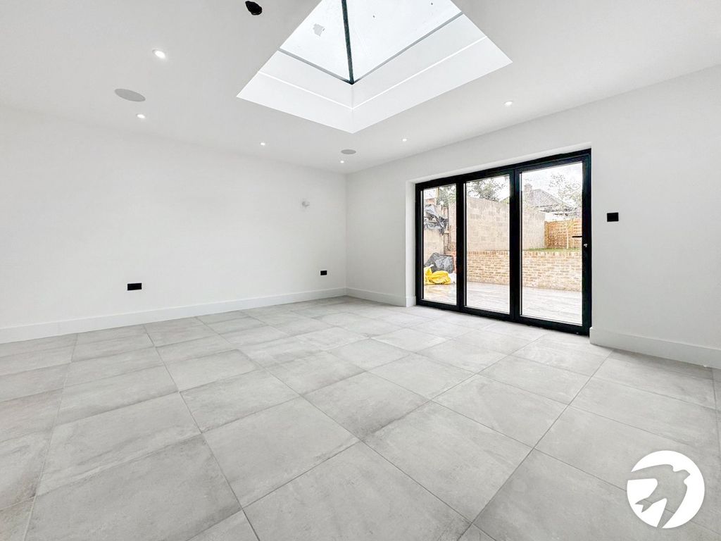 Property photo 2 of 15 Picture No. 13