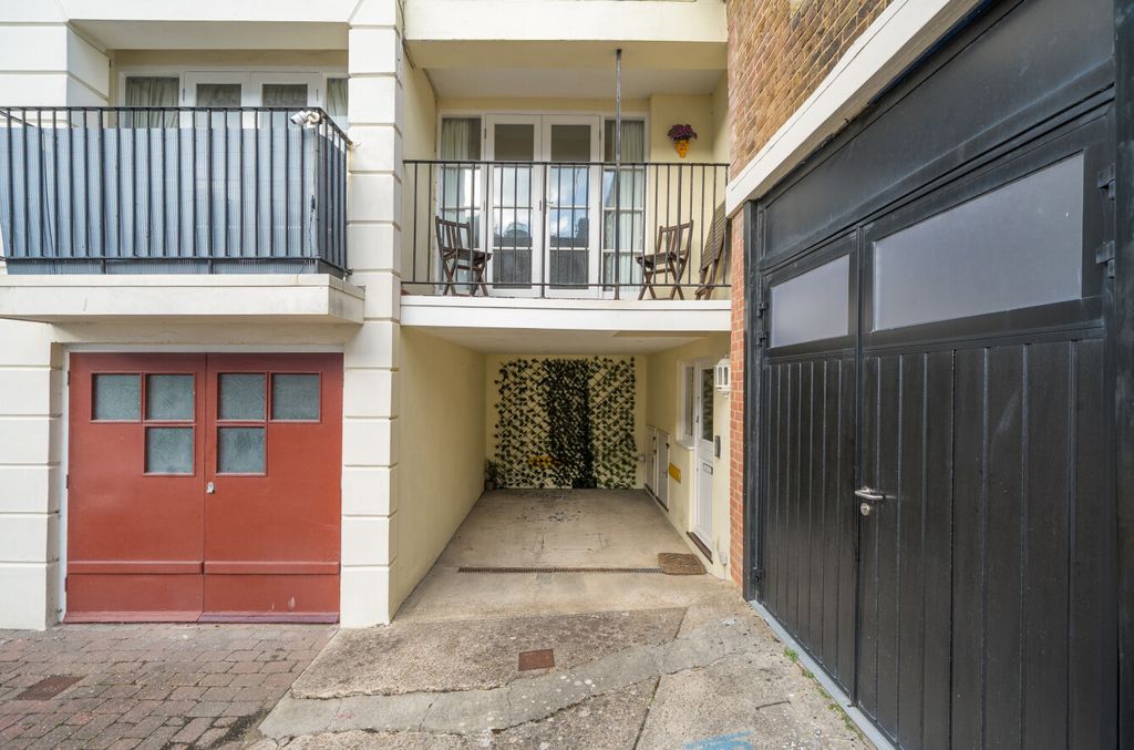 Property photo 2 of 18 1522661-4-1A0A598...