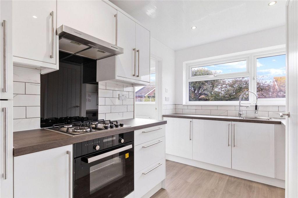 Property photo 3 of 13 Kichen