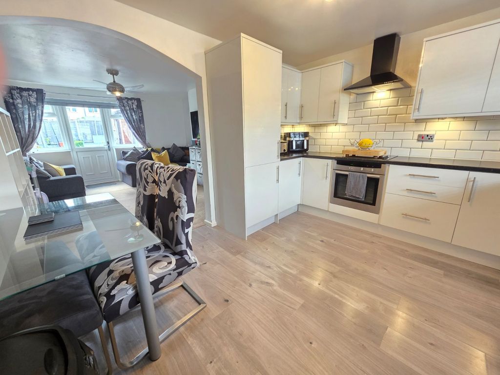 Property photo 2 of 13 Dining Kitchen