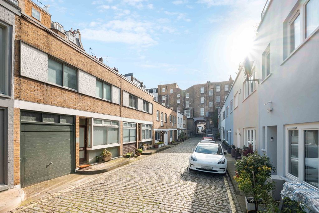 Property photo 1 of 24 Mews Shot